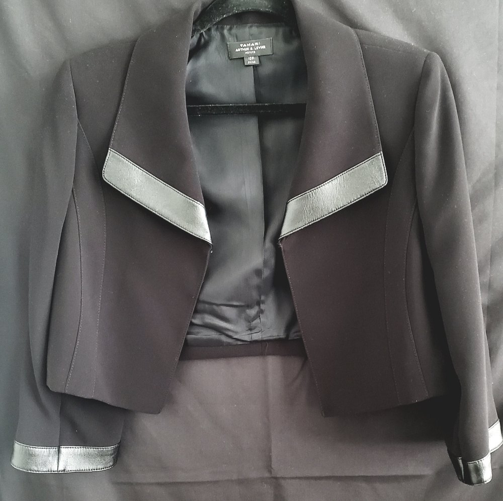 TAHARI AUTHER & LEVINE Crop Jacket